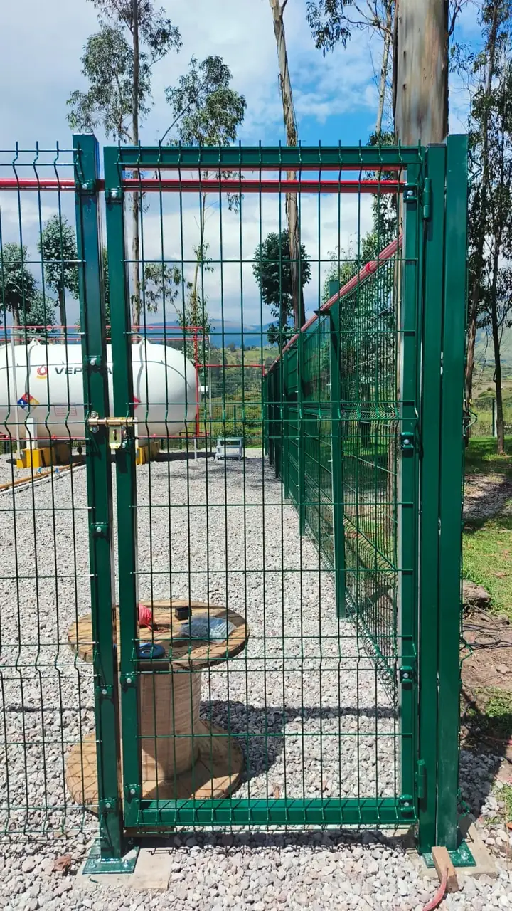 Puerta peatonal malla electrosoldada verde ecuador